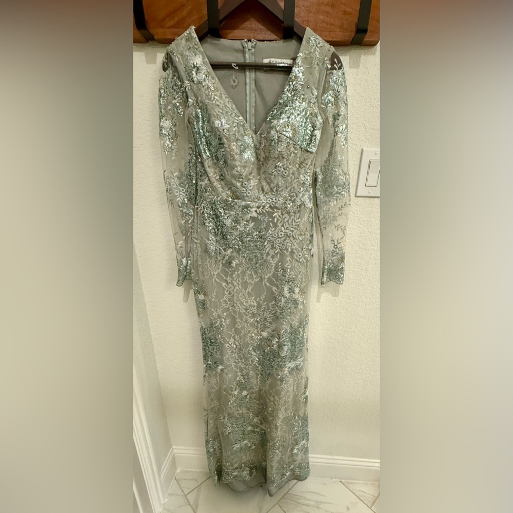 Mac Duggal NWOT size 4